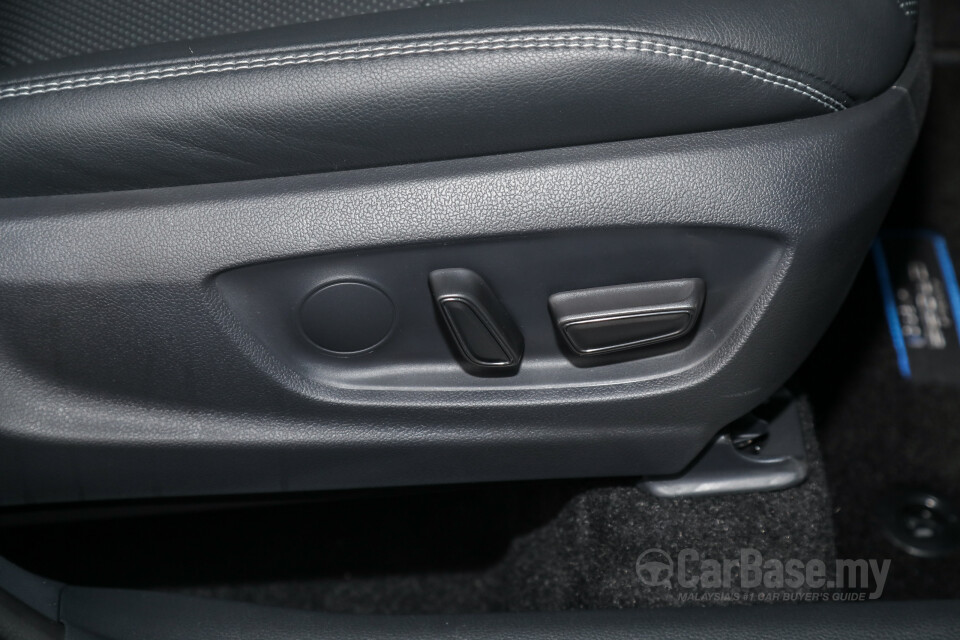 Toyota Corolla Cross XG10 (2021) Interior
