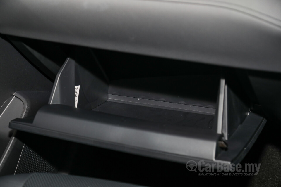 Toyota Corolla Cross XG10 (2021) Interior