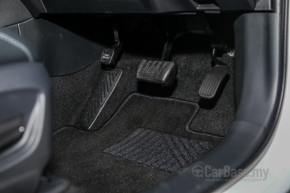 Toyota Corolla Cross XG10 (2021) Interior