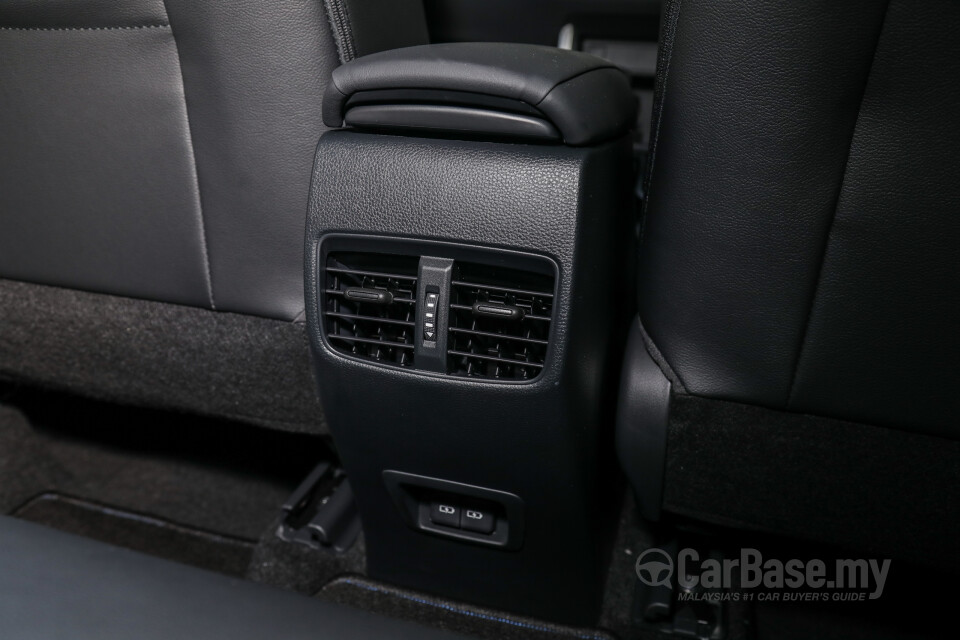 Toyota Corolla Cross XG10 (2021) Interior