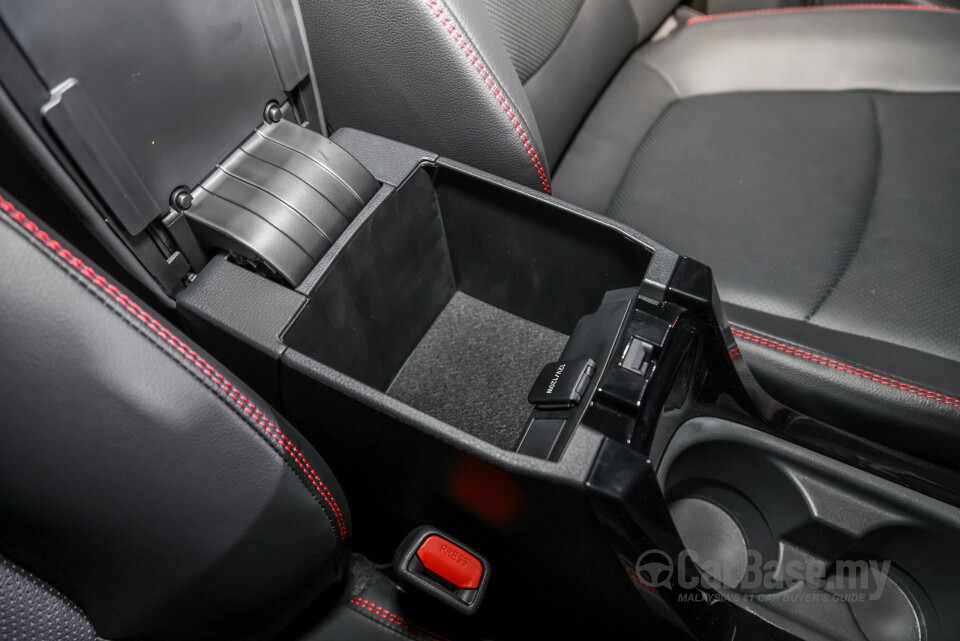 Toyota Corolla Cross XG10 (2021) Interior