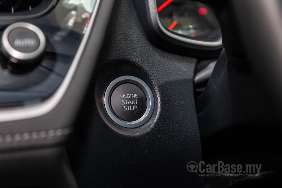 Toyota Corolla Cross XG10 Facelift (2024) Interior