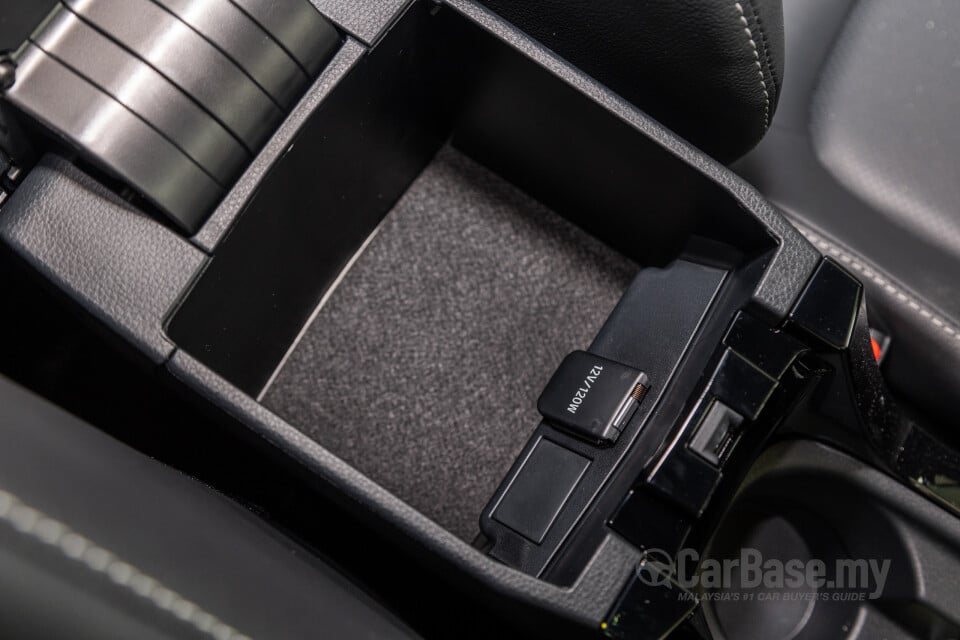 Toyota Corolla Cross XG10 Facelift (2024) Interior