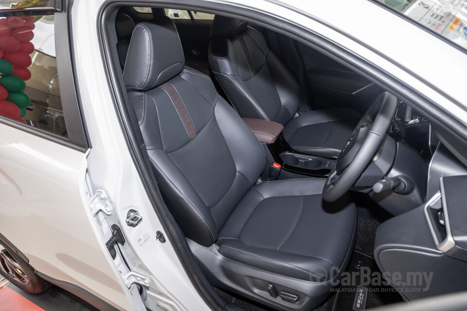 Toyota Corolla Cross XG10 Facelift (2024) Interior