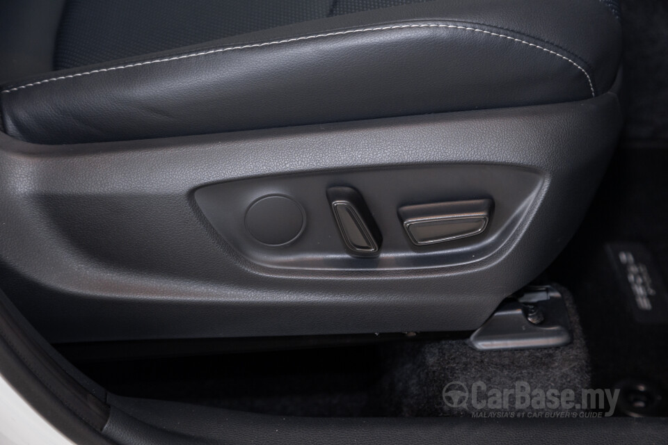 Toyota Corolla Cross XG10 Facelift (2024) Interior