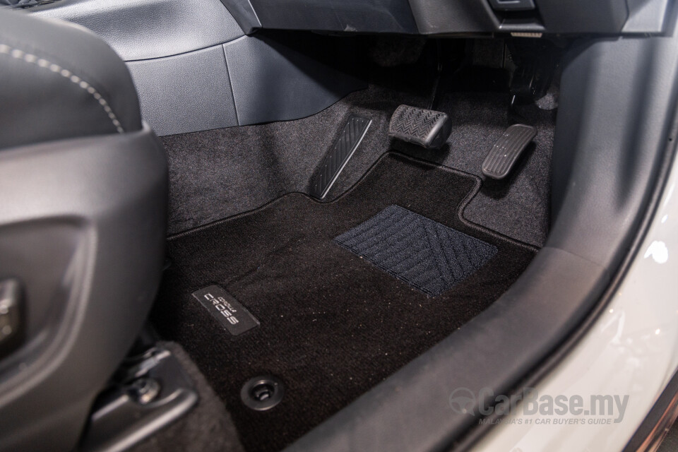 Toyota Corolla Cross XG10 Facelift (2024) Interior