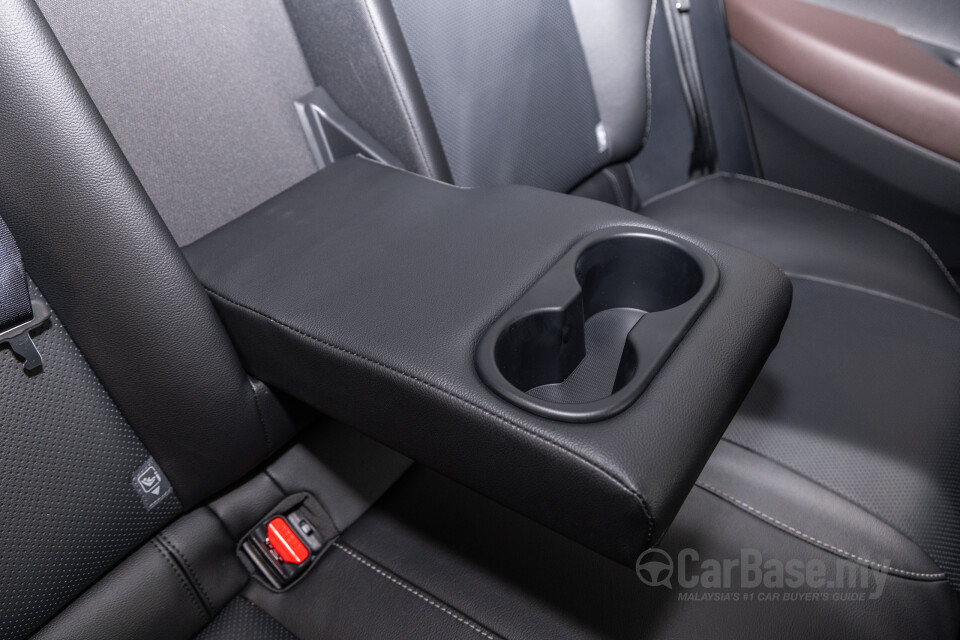 Toyota Corolla Cross XG10 Facelift (2024) Interior