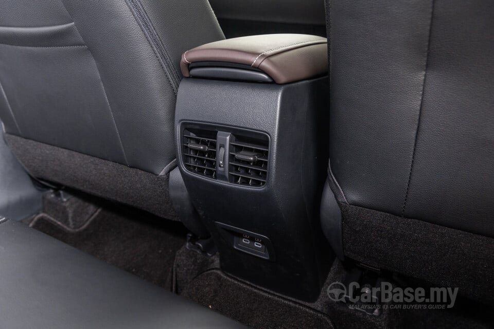 Toyota Corolla Cross XG10 Facelift (2024) Interior