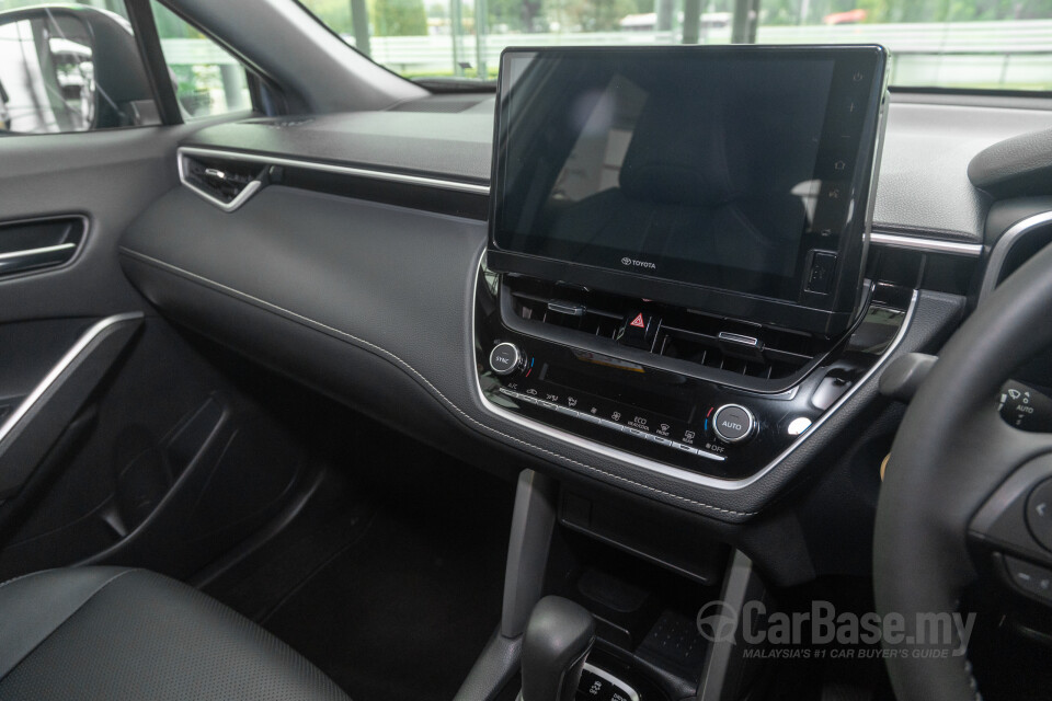 Toyota Corolla Cross XG10 Facelift (2024) Interior