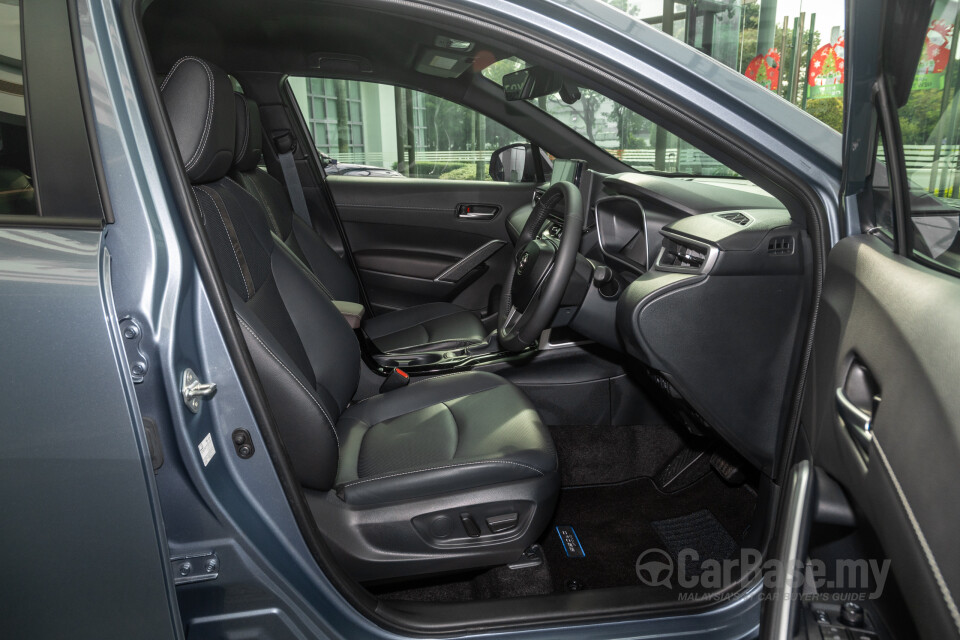 Toyota Corolla Cross XG10 Facelift (2024) Interior