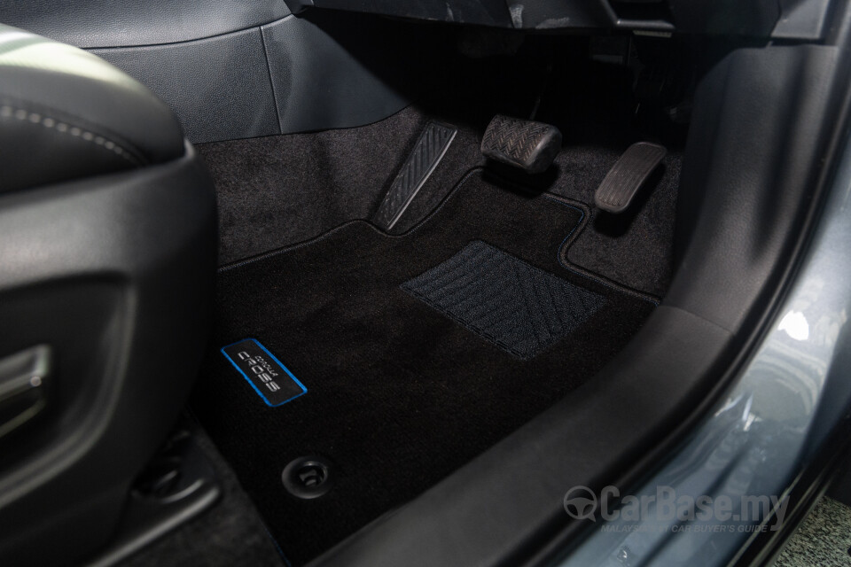 Toyota Corolla Cross XG10 Facelift (2024) Interior