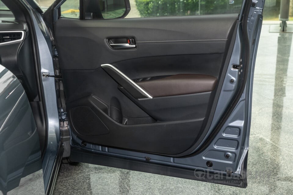 Toyota Corolla Cross XG10 Facelift (2024) Interior