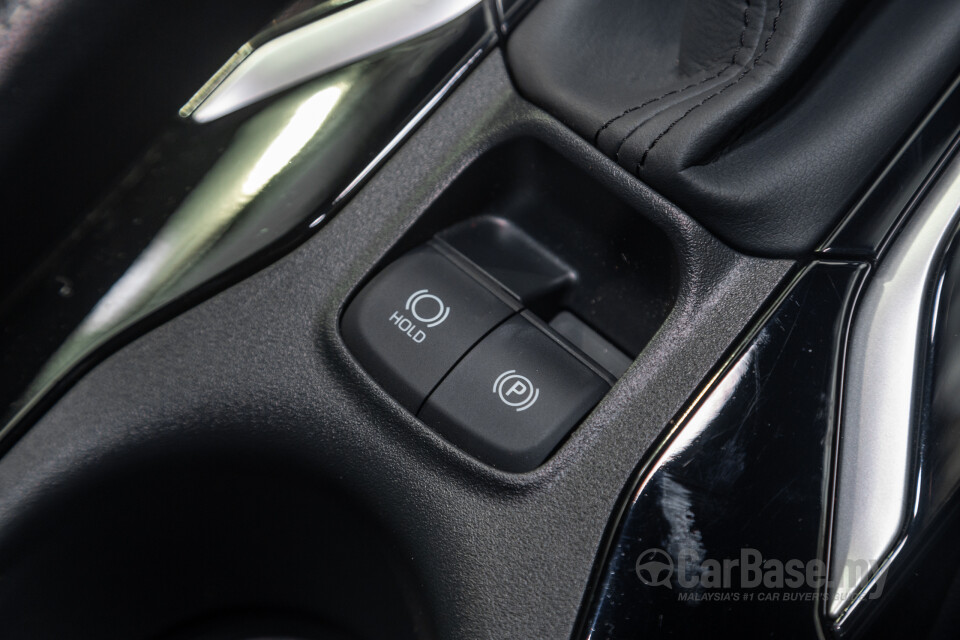 Toyota Corolla Cross XG10 Facelift (2024) Interior