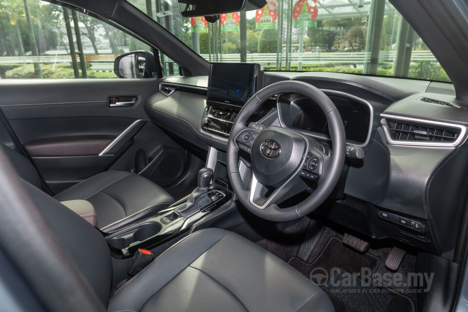 Toyota Corolla Cross XG10 Facelift (2024) Interior
