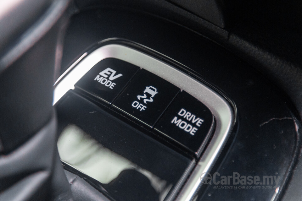 Toyota Corolla Cross XG10 Facelift (2024) Interior