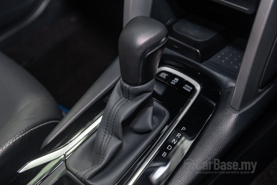 Toyota Corolla Cross XG10 Facelift (2024) Interior