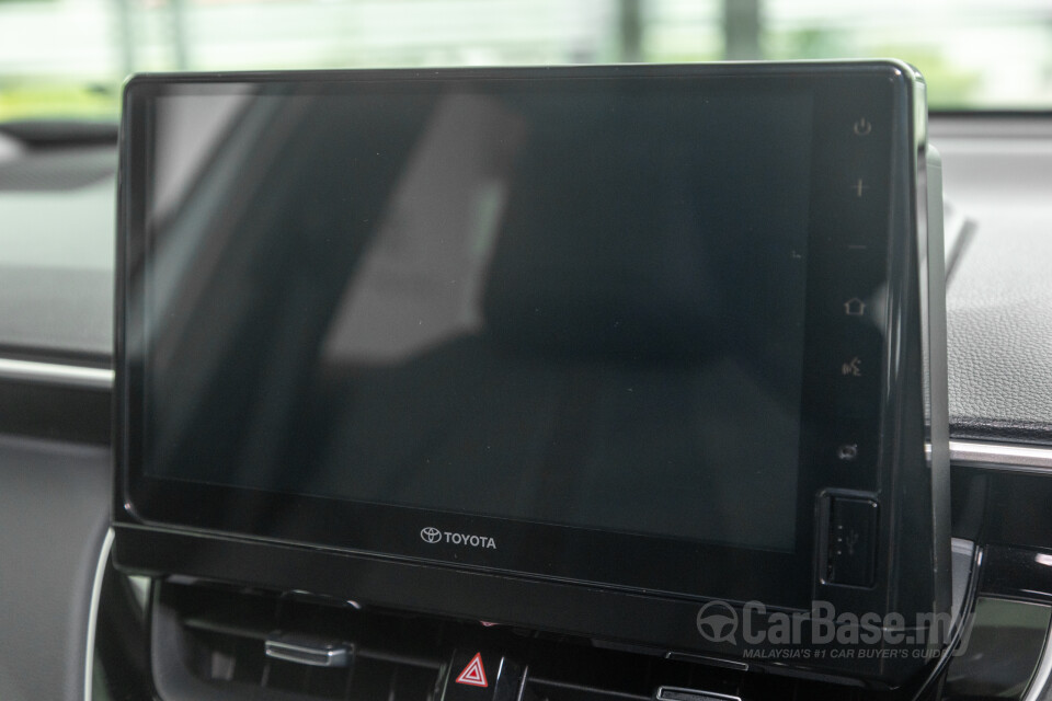 Toyota Corolla Cross XG10 Facelift (2024) Interior