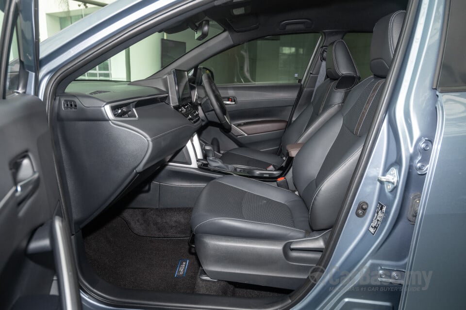 Toyota Corolla Cross XG10 Facelift (2024) Interior