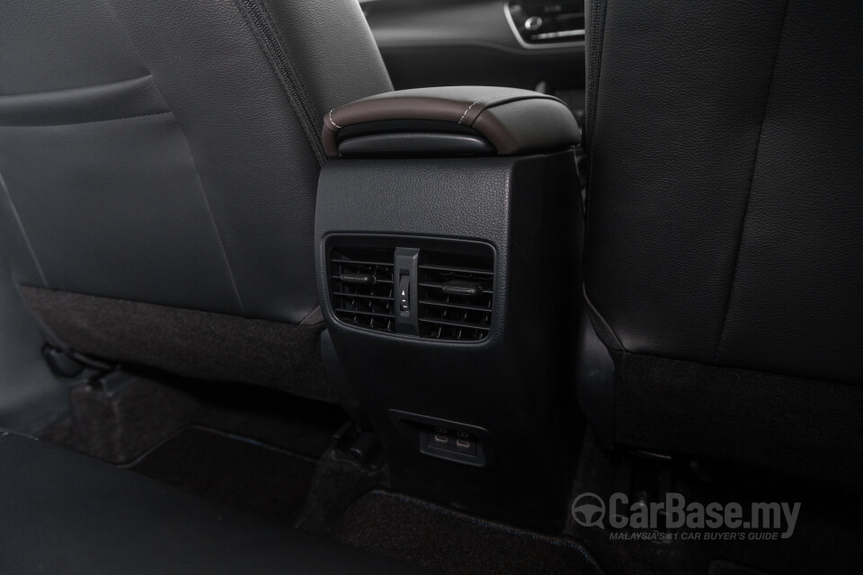 Toyota Corolla Cross XG10 Facelift (2024) Interior