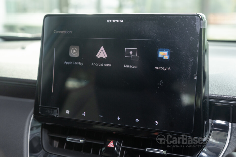Toyota Corolla Cross XG10 Facelift (2024) Interior