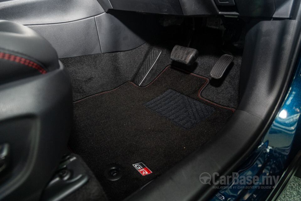 Toyota Corolla Cross XG10 Facelift (2024) Interior