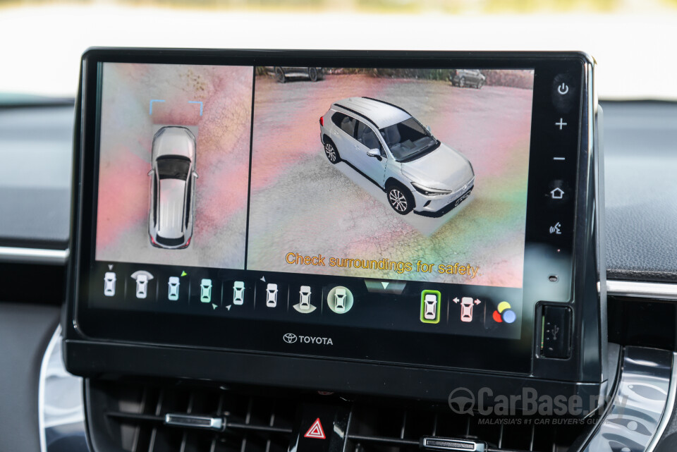 Toyota Corolla Cross XG10 Facelift (2024) Interior