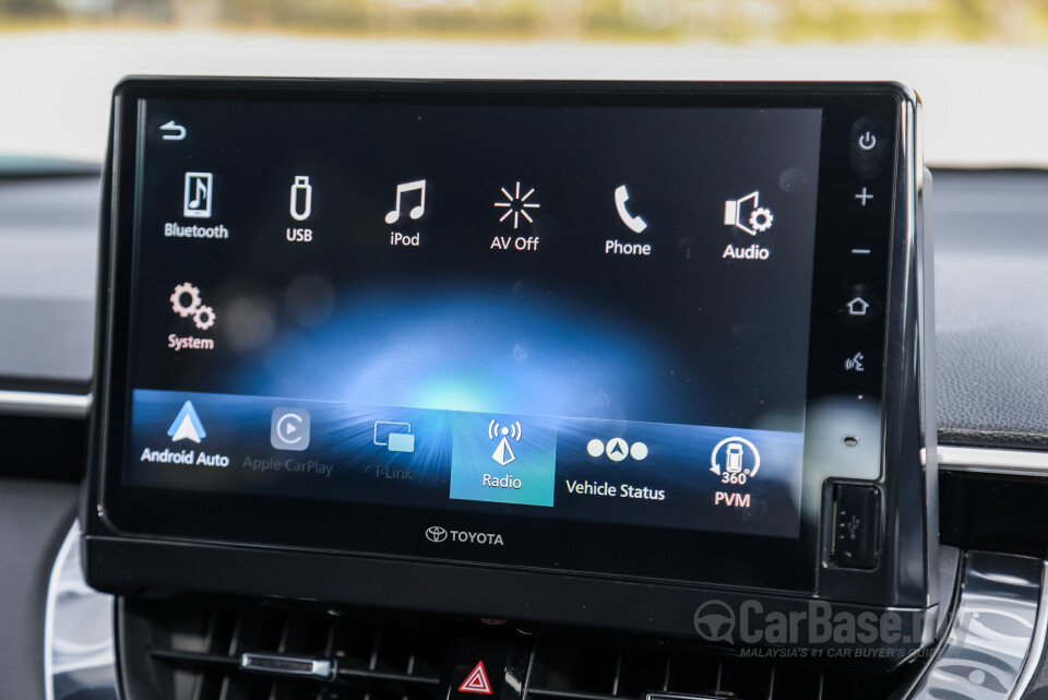 Toyota Corolla Cross XG10 Facelift (2024) Interior