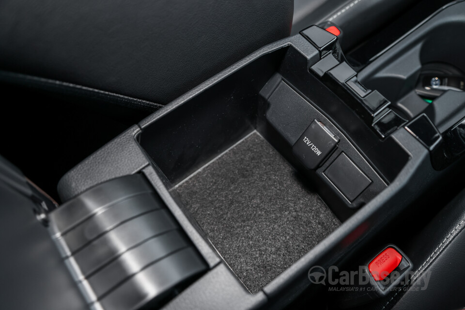 Toyota Corolla Cross XG10 Facelift (2024) Interior