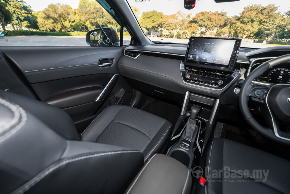 Toyota Corolla Cross XG10 Facelift (2024) Interior