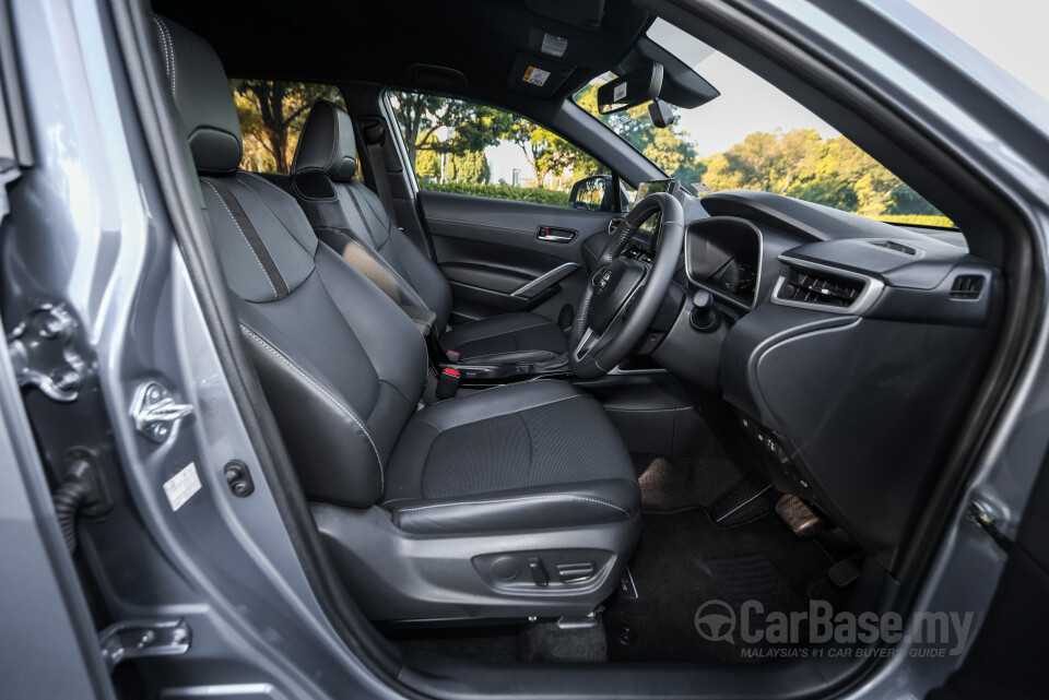 Toyota Corolla Cross XG10 Facelift (2024) Interior