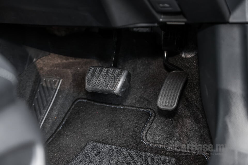 Toyota Corolla Cross XG10 Facelift (2024) Interior