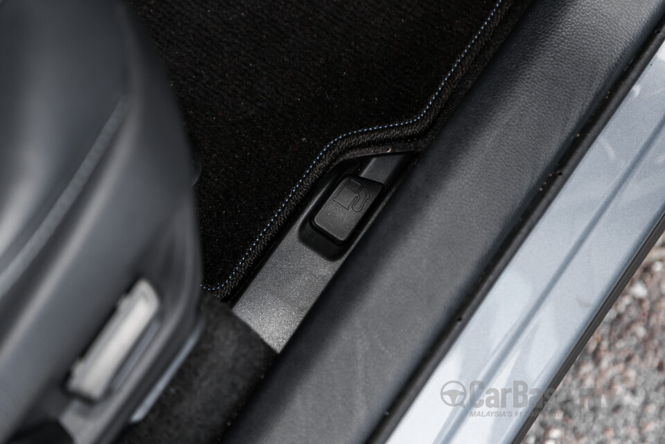 Toyota Corolla Cross XG10 Facelift (2024) Interior