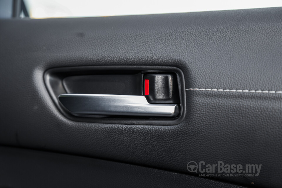 Toyota Corolla Cross XG10 Facelift (2024) Interior
