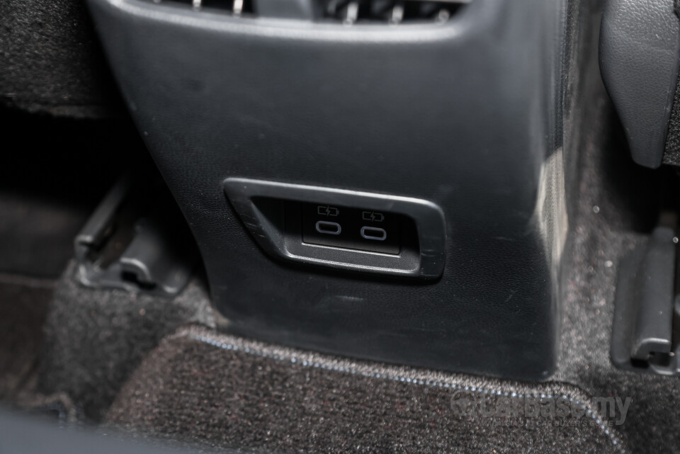 Toyota Corolla Cross XG10 Facelift (2024) Interior