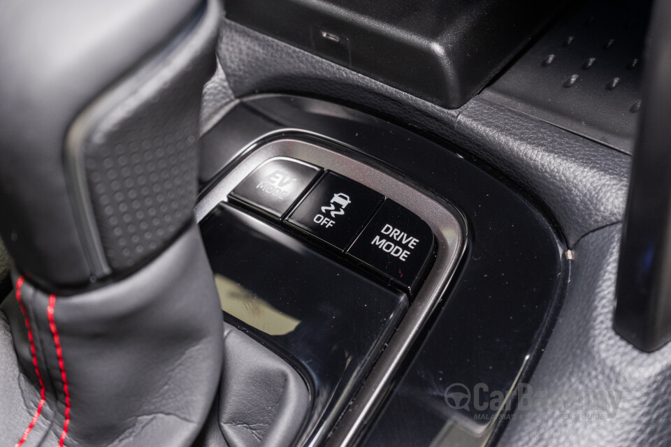Toyota Corolla Cross XG10 Facelift (2024) Interior