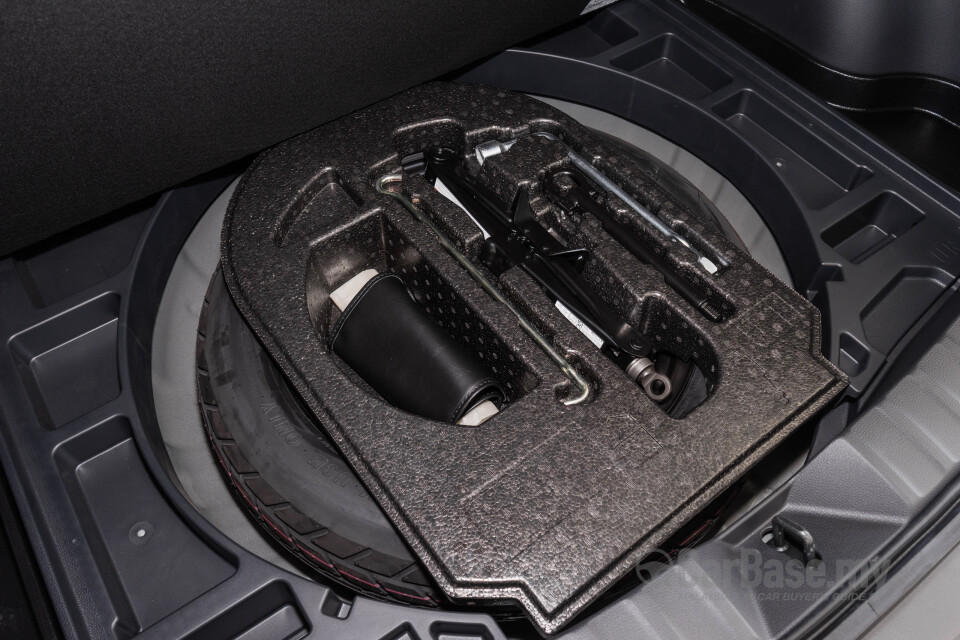Toyota Corolla Cross XG10 Facelift (2024) Interior