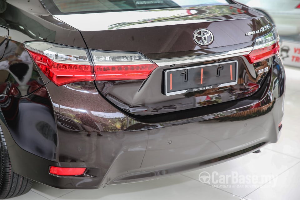 Toyota Corolla E170 facelift  (2016) Exterior