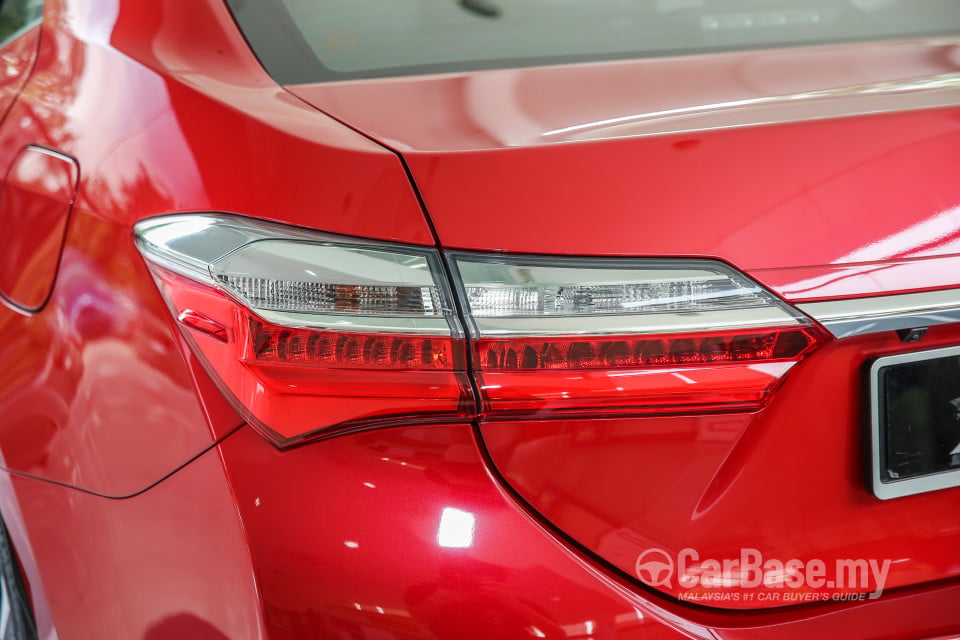 Toyota Corolla E170 facelift  (2016) Exterior