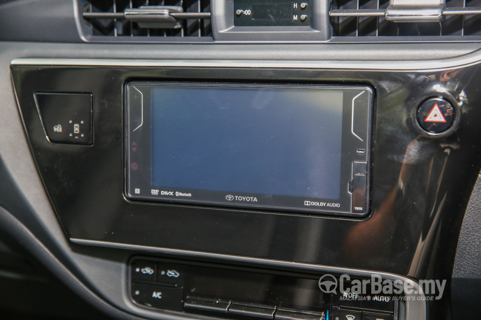 Toyota Corolla E170 facelift  (2016) Interior