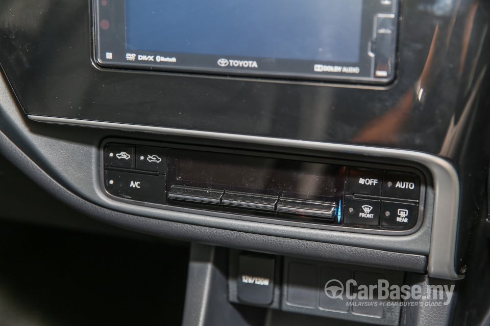 Toyota Corolla E170 facelift  (2016) Interior