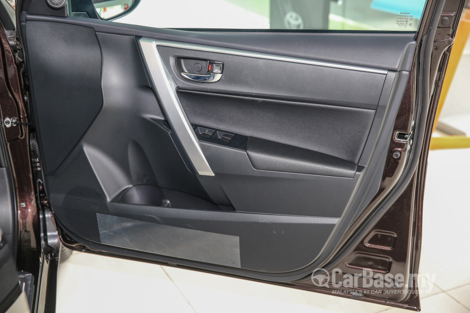Toyota Corolla E170 facelift  (2016) Interior