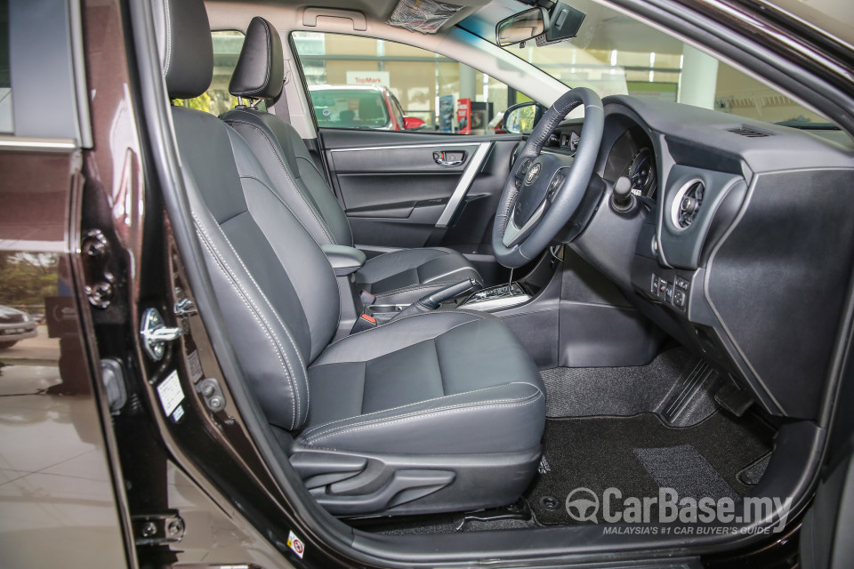 Toyota Corolla E170 facelift  (2016) Interior