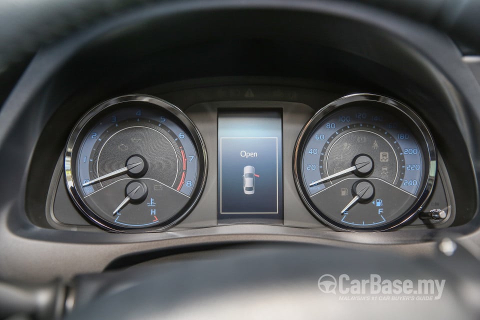 Toyota Corolla E170 facelift  (2016) Interior