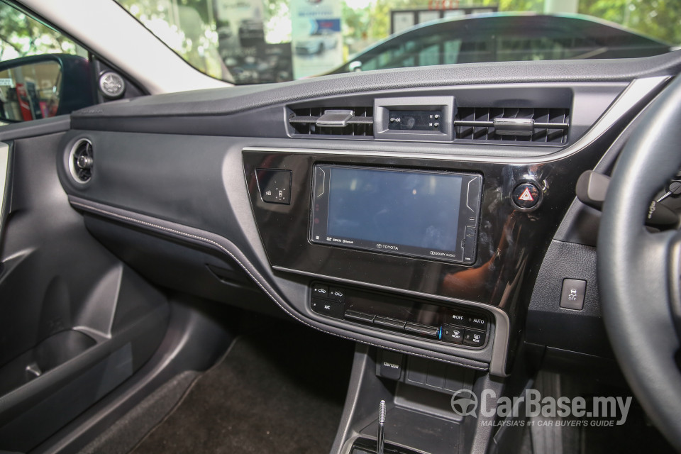 Toyota Corolla E170 facelift  (2016) Interior