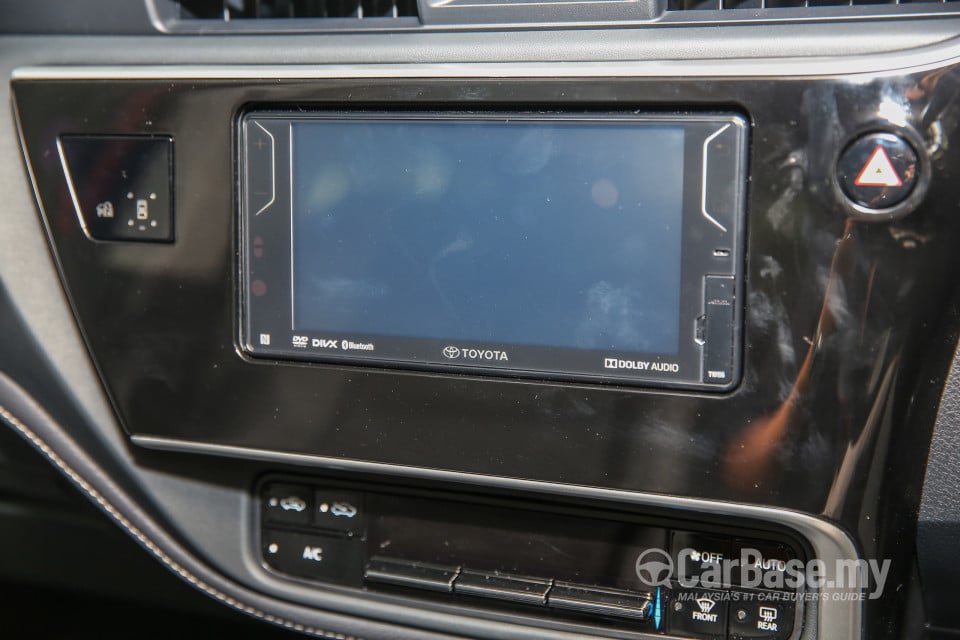 Toyota Corolla E170 facelift  (2016) Interior