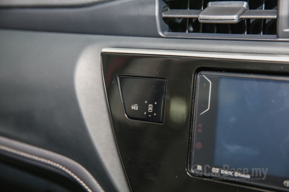 Toyota Corolla E170 facelift  (2016) Interior
