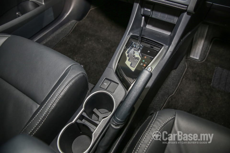 Toyota Corolla E170 facelift  (2016) Interior
