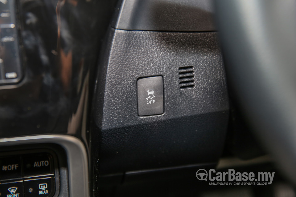 Toyota Corolla E170 facelift  (2016) Interior