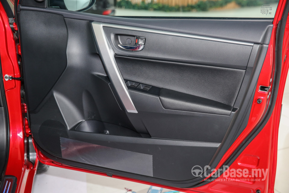 Toyota Corolla E170 facelift  (2016) Interior
