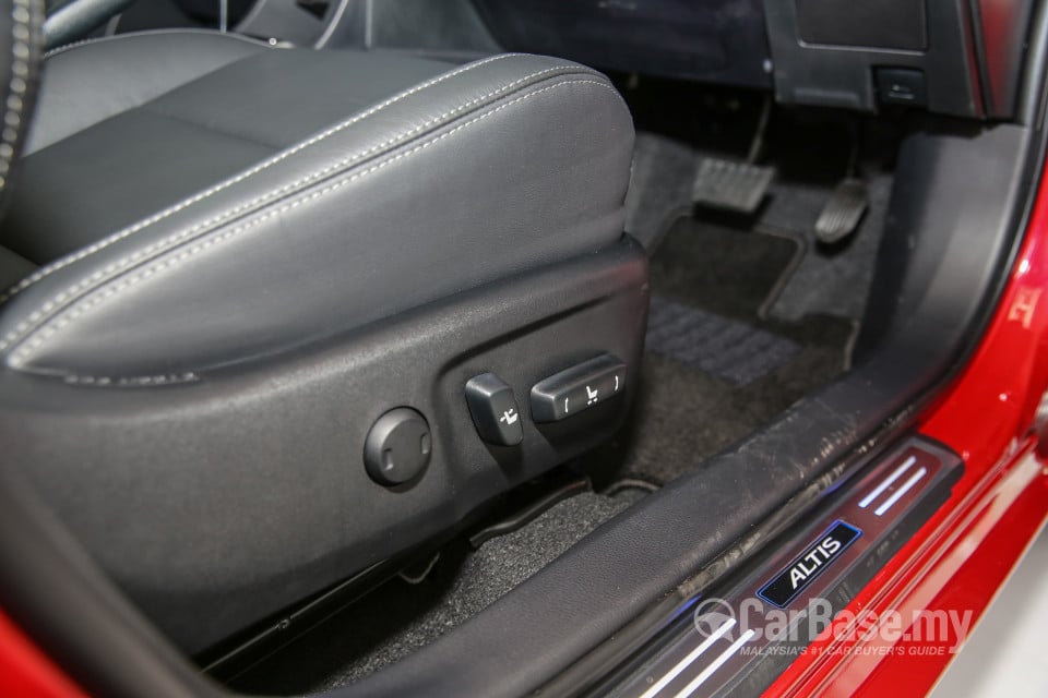 Toyota Corolla E170 facelift  (2016) Interior